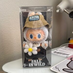 Fall in Wild Vinyl Figure with Hat LABUBU keychain